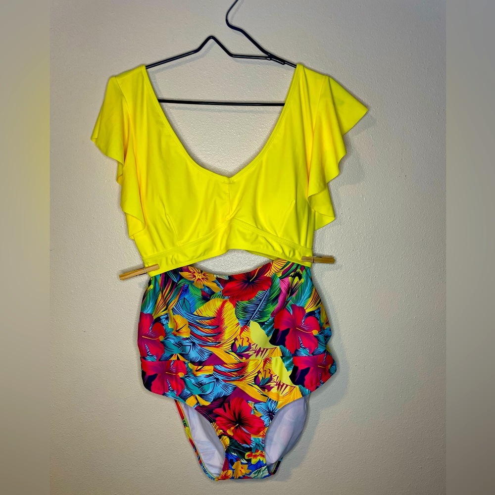 Adorable maternity 2 piece suit